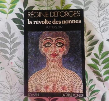 La révolte des nonnes de Régine Deforges Ed. La Table Ronde
