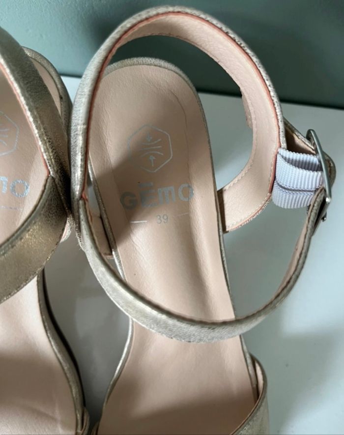 Chaussures talons dorés - photo numéro 4