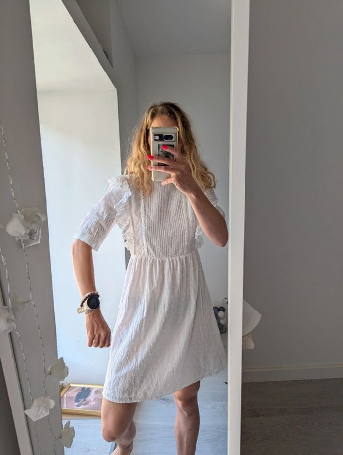 Robe mango blanche avec froufrous - photo numéro 3