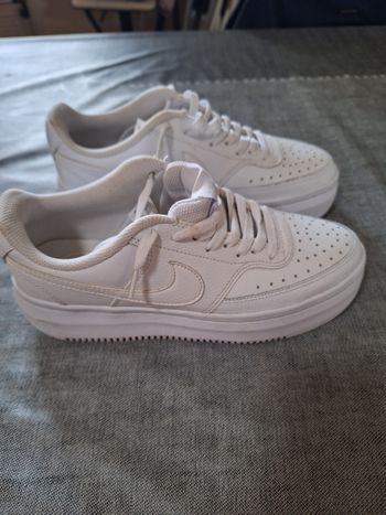 Vends baskets blanche vision alta Nike