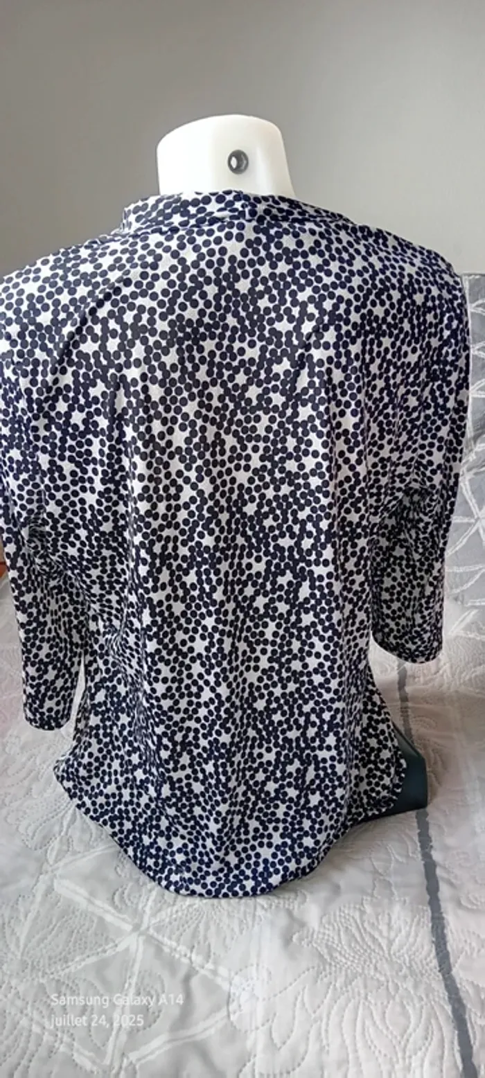Blouse fluide manches 3/4 col V motif pois et fleurs en relief noir et blanc femme L cache cache - photo numéro 7