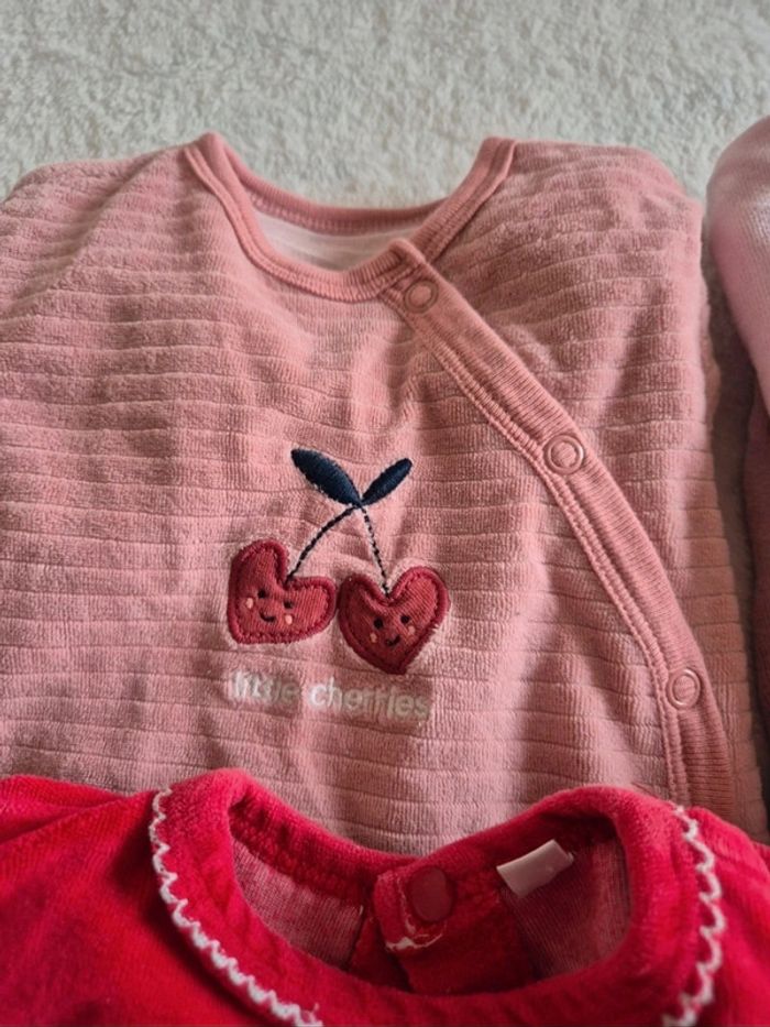 Lot 5 pyjamas 6 mois - photo numéro 2