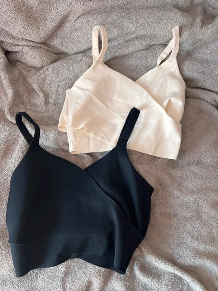 Lot de deux soutiens gorge \ brassières croisés un noir et un crème - photo numéro 2