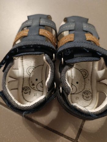 Lot de deux paires de sandales garçons taille 23