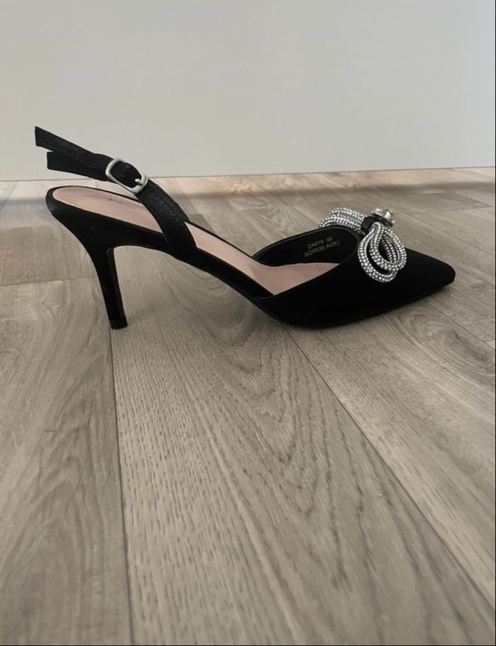 Escarpins avec noeud argenté - photo numéro 2