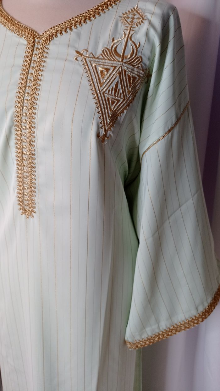 Caftan brodé en crêpe de soie, Gandoura marocaine vert eau - photo numéro 3