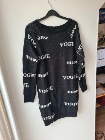 Robe pull noir vogue