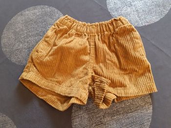 Short chaud moutarde