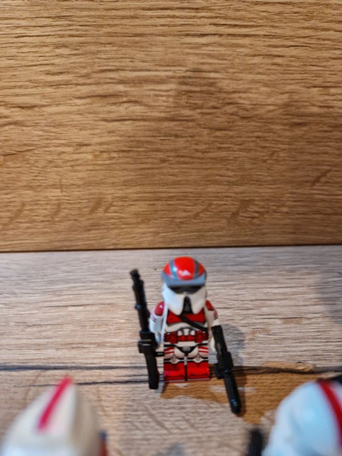 Figurines type lego Escouade de 8 clones de Coruscant dont le commandant Fox star wars - photo numéro 6