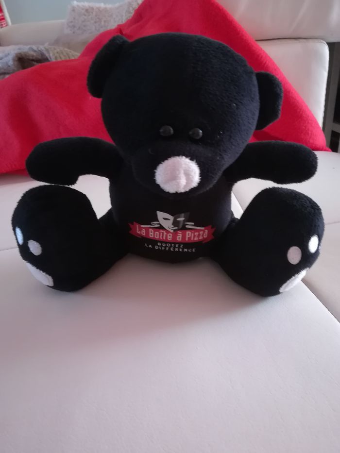 Peluche noire trop mimi