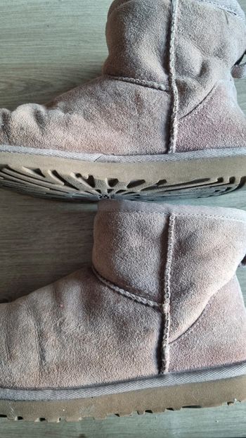 Boots UGG beige courte classique T 36 bon état modèle original