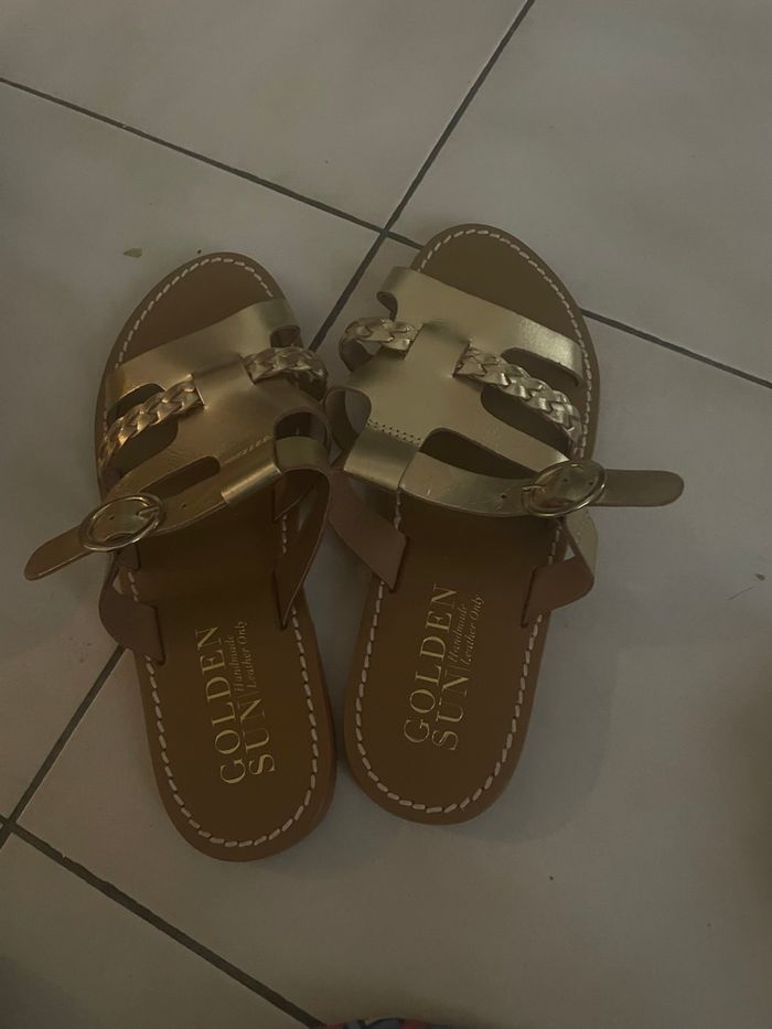 Sublimes sandales dorées avec brides tressées et boucles dorées neuves taille 38 - photo numéro 3