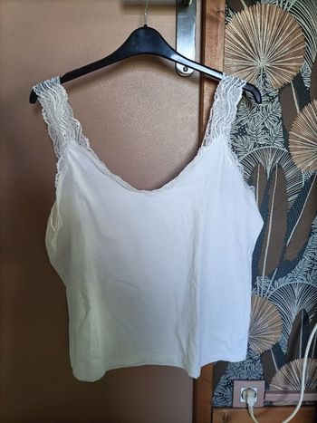 Débardeur uni blanc avec broderie dentelle