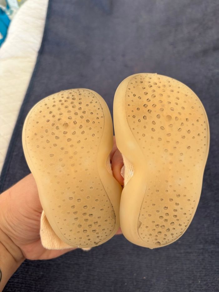 Chaussons bébé - photo numéro 3