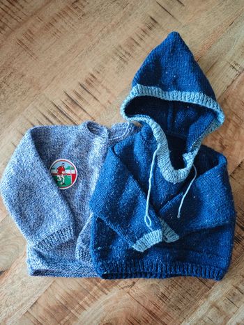 Lot de 2 pulls fait main 18-24 mois