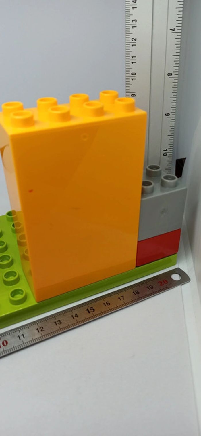 Décor lego duplo avec personnages et chat - photo numéro 6