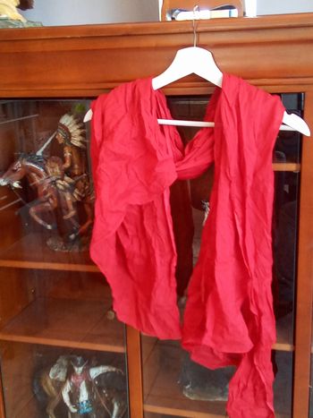 Foulard rouge Clarins