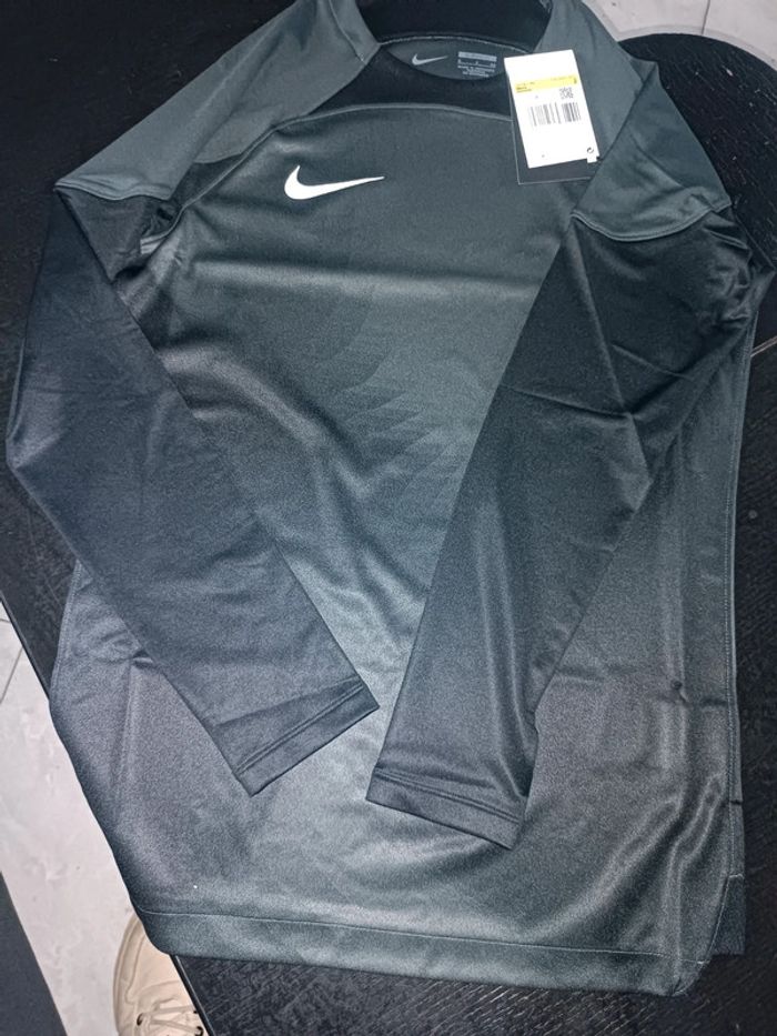 Haut d'entraînement Nike taille S - photo numéro 2