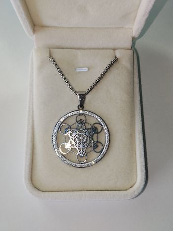 Collier argenté cube de metatron neuf