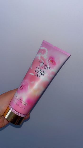 Pastel sugar sky cotton candies 🍭 Victoria ‘ s secret édition limitée