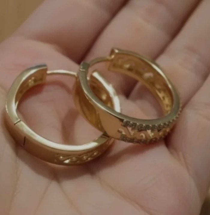 Créoles circulaires 20 mm plaqué or avec zircon - photo numéro 2