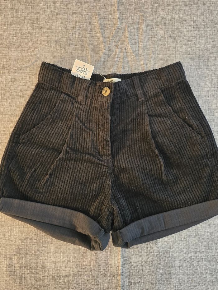 Neufs(non portés)🩷🩷🤩😍short velours 10 ans  fille 🤩😍🩷🩷🩷