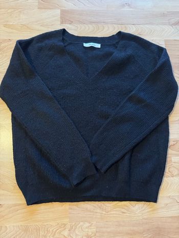 Pull col V noir,  femme