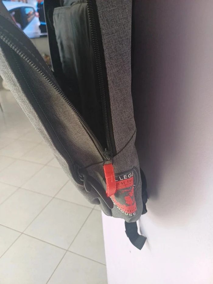 Cartable neuf - photo numéro 3