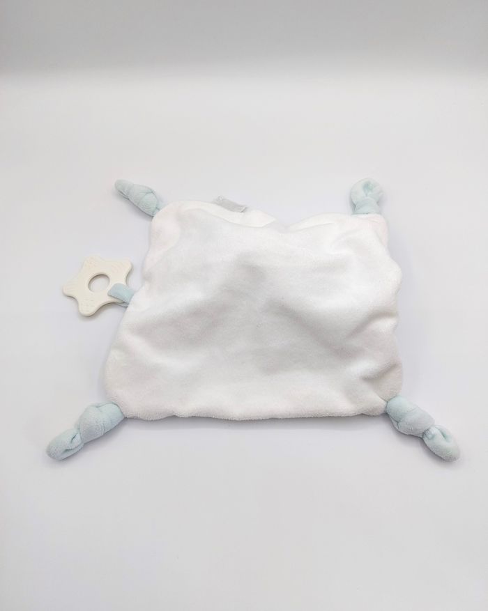 Doudou plat ours blanc MATHILDE M col bleu 4 nouettes anneau dentition blanc sos doudou pro - photo numéro 2
