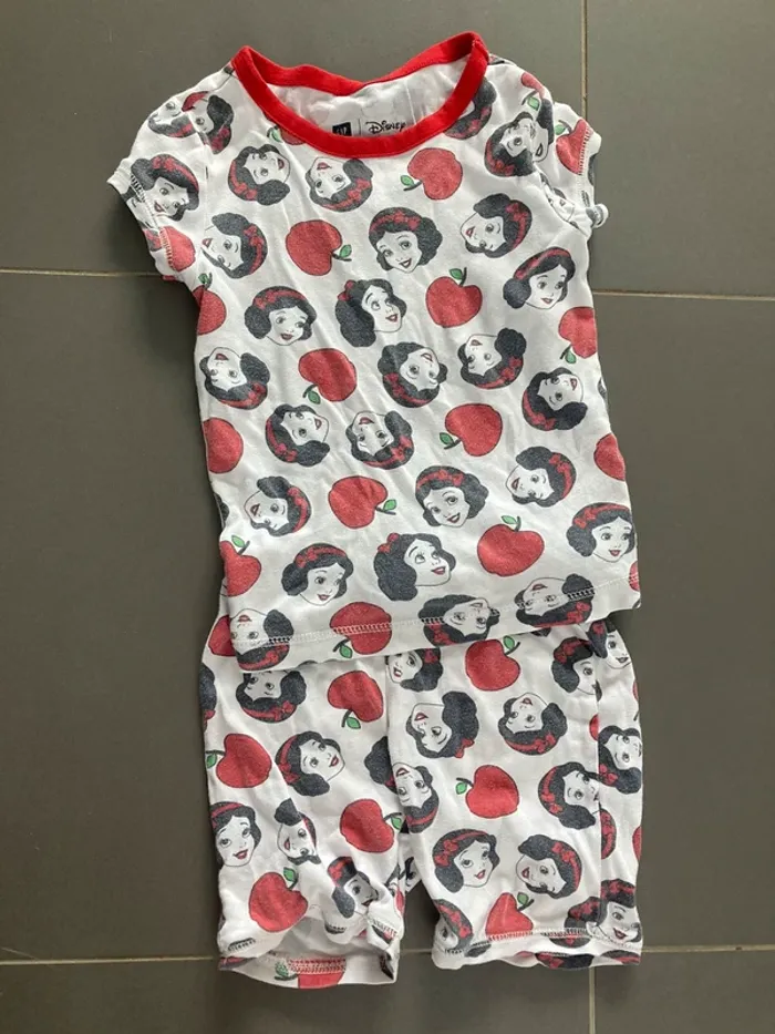 Pyjama short blanche neige 6 ans gap en très bon état