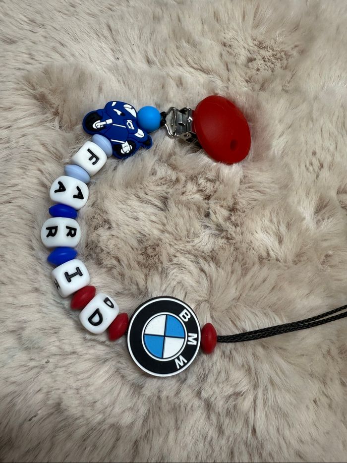 Attache tétine  bmw