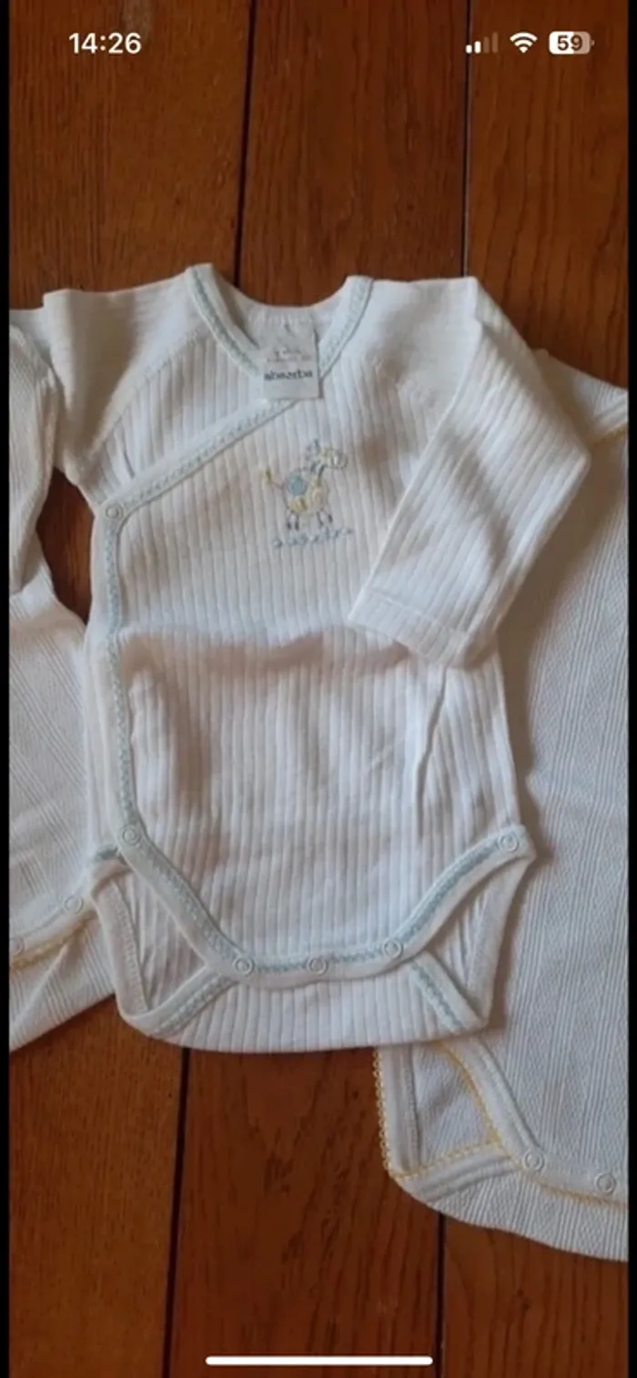 Lot de 3 bodies 3 mois - photo numéro 4
