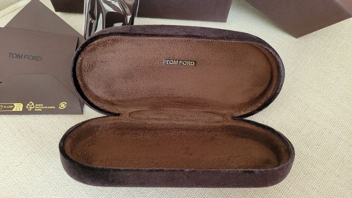 Étui à lunettes Tom Ford noir neuf avec lingette et boîte - photo numéro 2