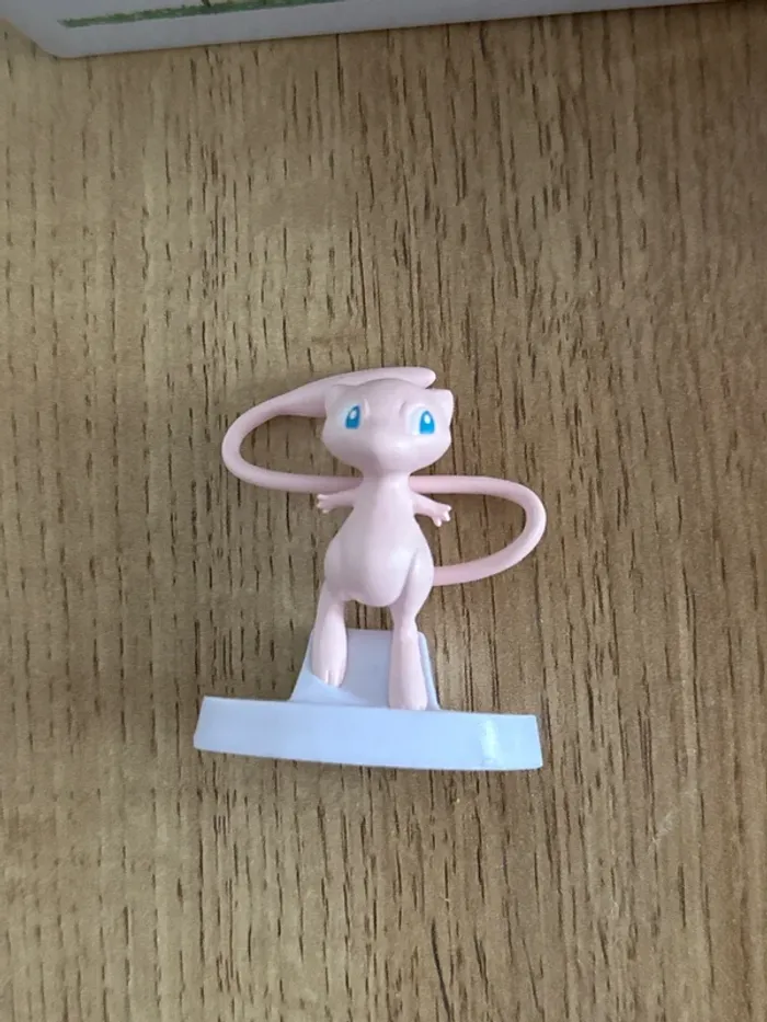 Figurine Pokémon mew
