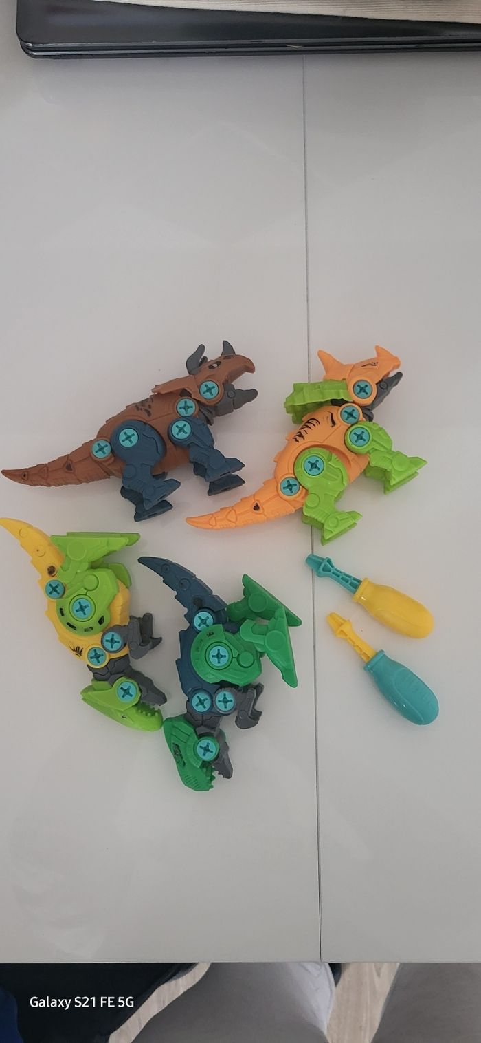 4 dinosaures - photo numéro 2