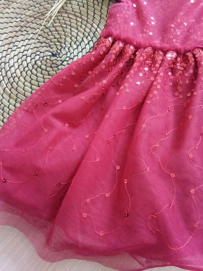 Robe de fête rouge avec volants et strass Primark taille 2/3 ans - photo numéro 3