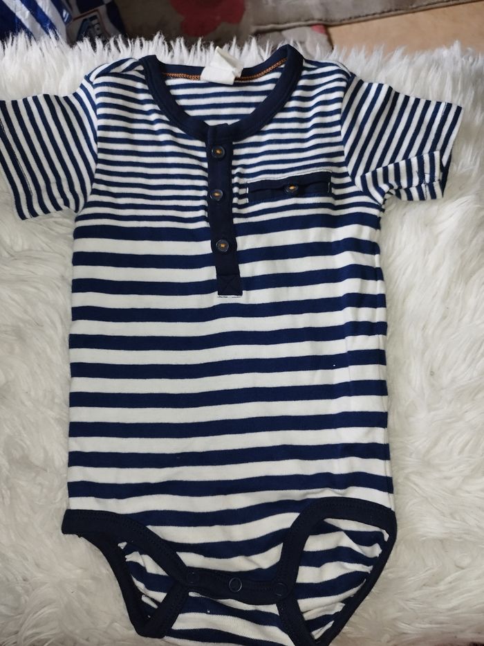 Lot vêtements bébé fille 6-9 mois - photo numéro 2