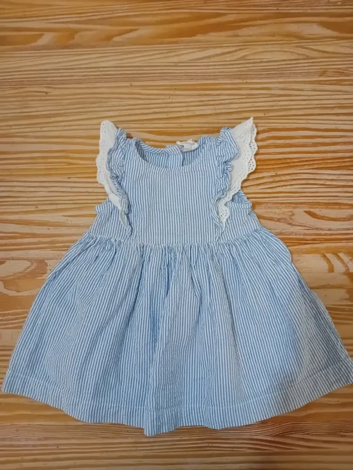 Gros lot de vêtements été fille, barboteuses, combishort, tee-shirt et shorts - photo numéro 10