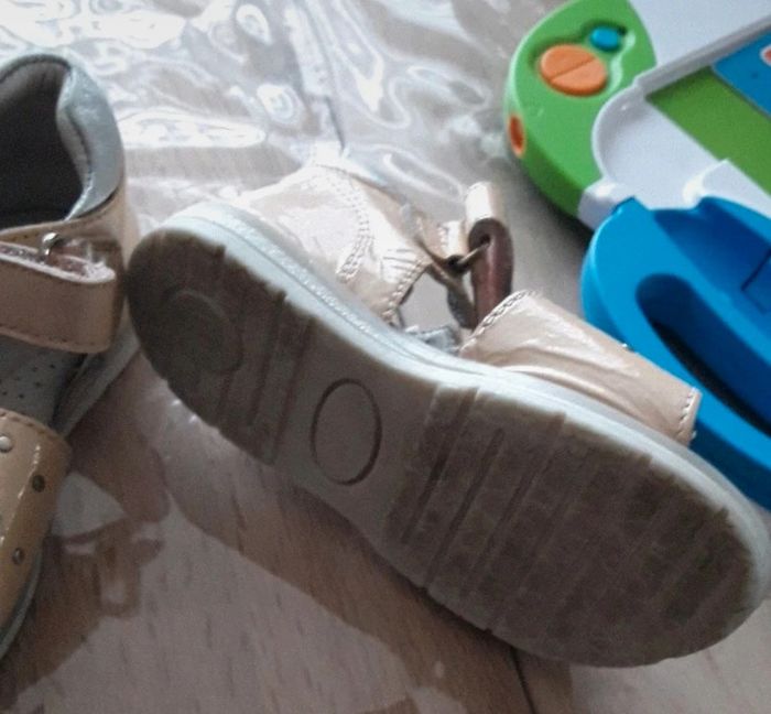 Sandales taille 23 - photo numéro 2