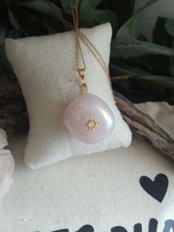 Collier pendentif en pierre de quartz aura avec soleil