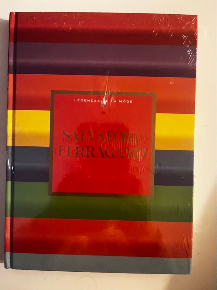 Livre les légendes de la mode sous blister