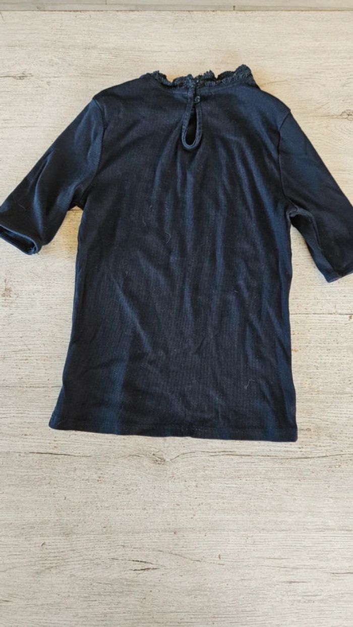 T shirt noir cotelé à manches courtes, bord en broderie, Camaïeu, taille XS - photo numéro 8