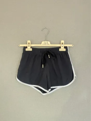 Short noir et blanc