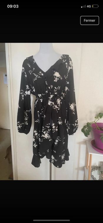 Robe fleurie noire et blanche