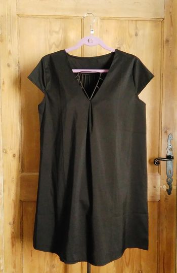 Robe/tunique noire neuve