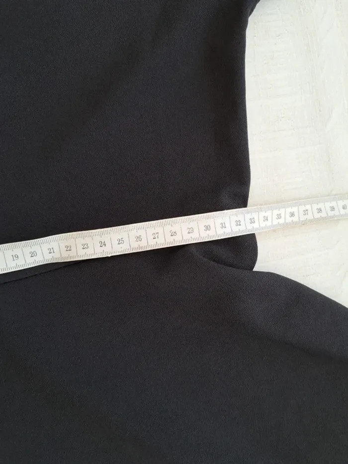 Robe noire Shein - patineuse - taille 36 - décolleté en V plongeant transparent - photo numéro 5