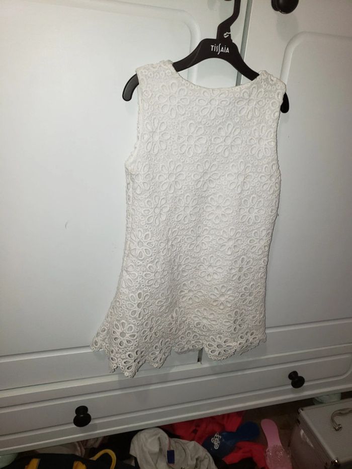 Robe blanche à dentelle