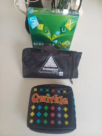 Lot Qwirkle Triominos Scrabble voyage état neuf complets 6 ans+