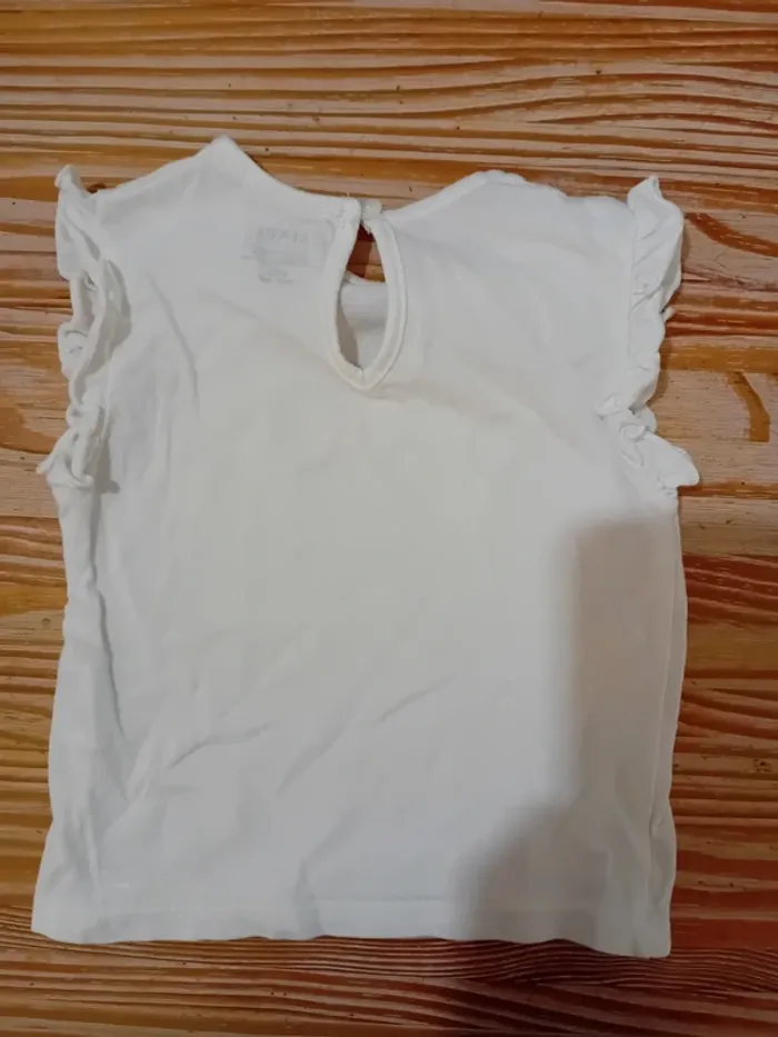 Gros lot de vêtements été fille, barboteuses, combishort, tee-shirt et shorts - photo numéro 17