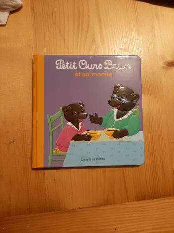 Livre petit ours brun et sa mamie